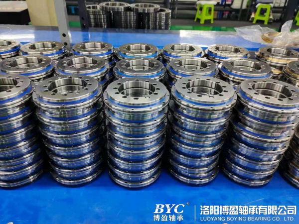 1628818574591504.jpg 交叉滾子轉盤軸承.jpg