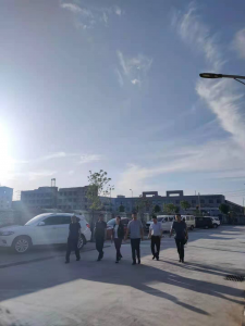 2021年5月28號，宜陽縣委副書記，縣政法委書記楊會勉一行蒞臨洛陽蕾丝视频官网軸承進行調研